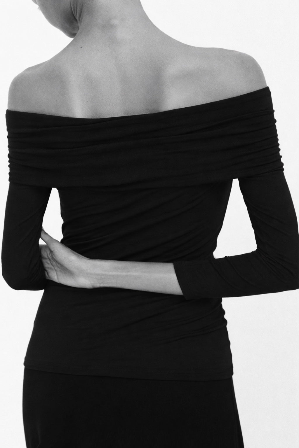 OFF THE SHOULDER LONG SLEEVE TOP