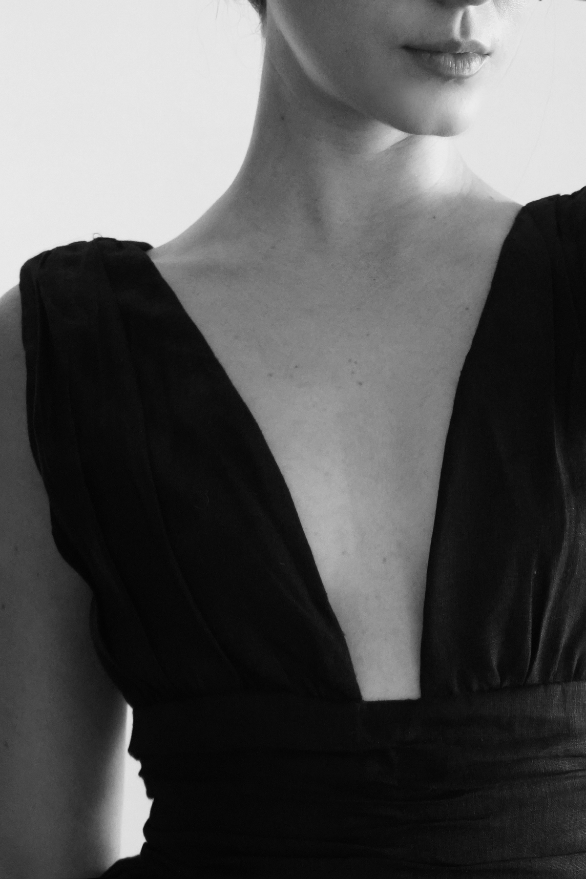 CAMILA TOP BLACK LINEN